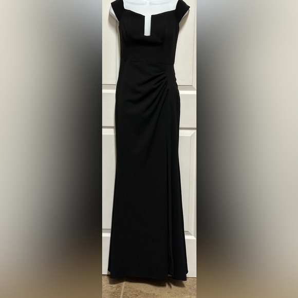 Xscape Long Off-The-Shoulder Scuba Black Crepe U-Front NWT - Picture 2 of 9